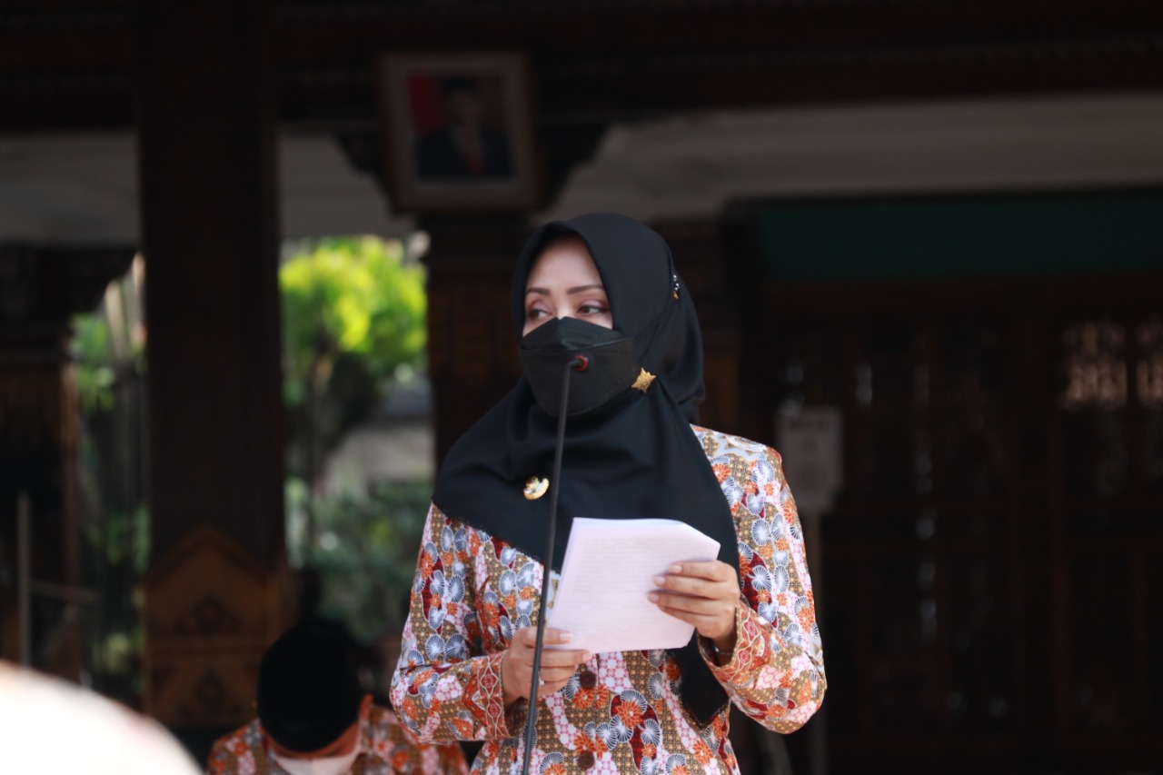 Serahkan Petikan Keputusan Kenaikan Pangkat, Bupati Inginkan Birokrasi Kelas Dunia