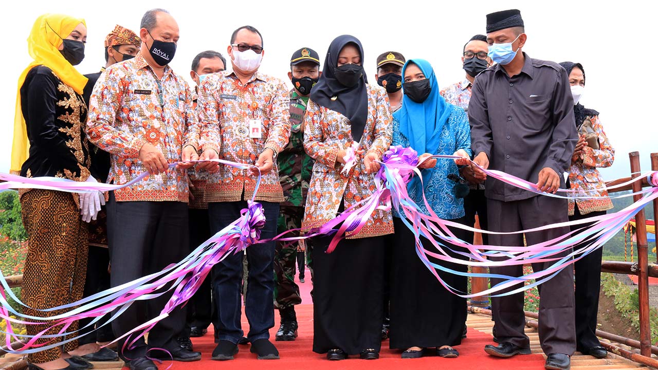 Bupati Mojokerto Resmikan Wisata Desa Poetoek Soeko Trawas