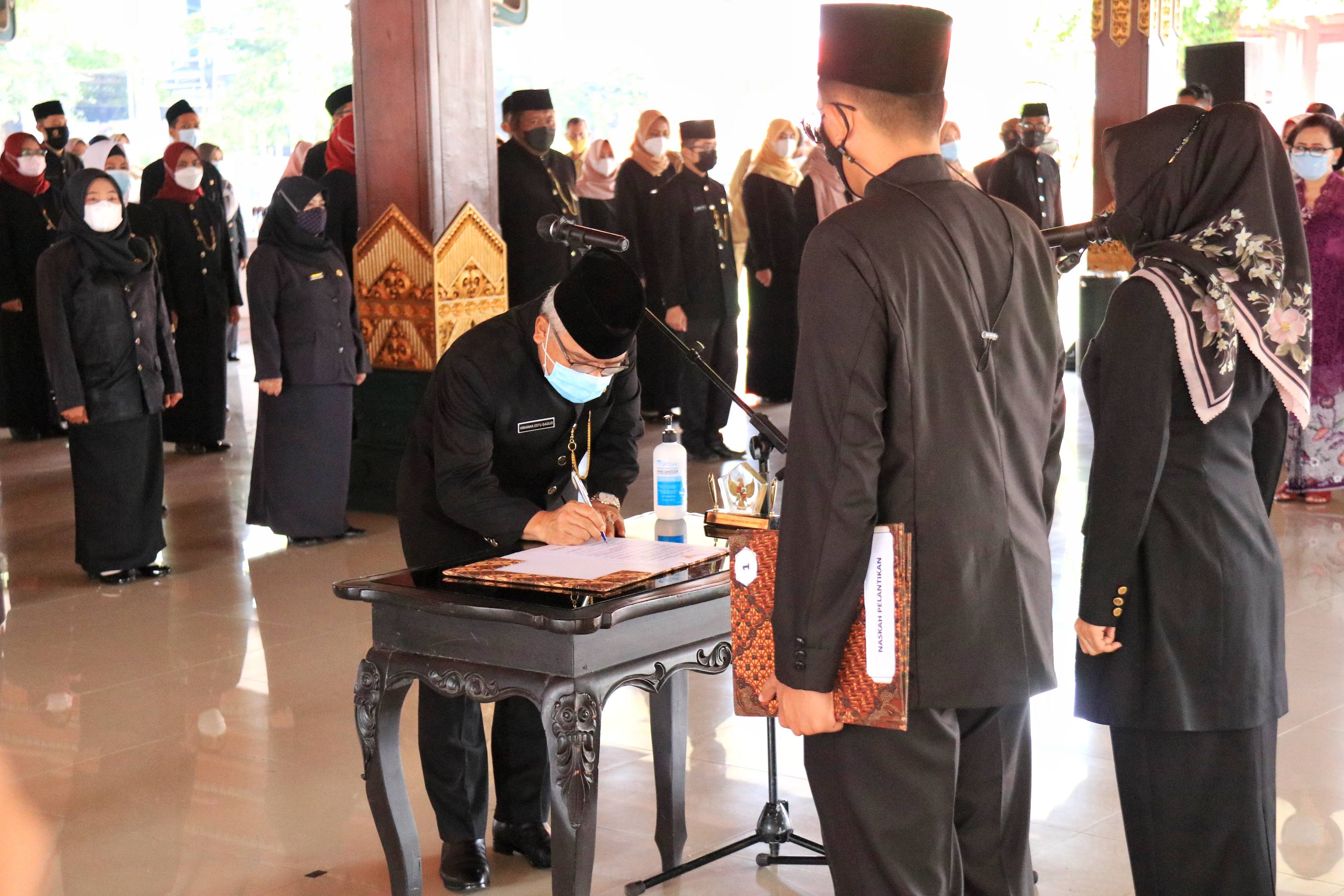 Bupati Mojokerto Lantik Himawan Estu Bagijo Sebagai Pj Setda