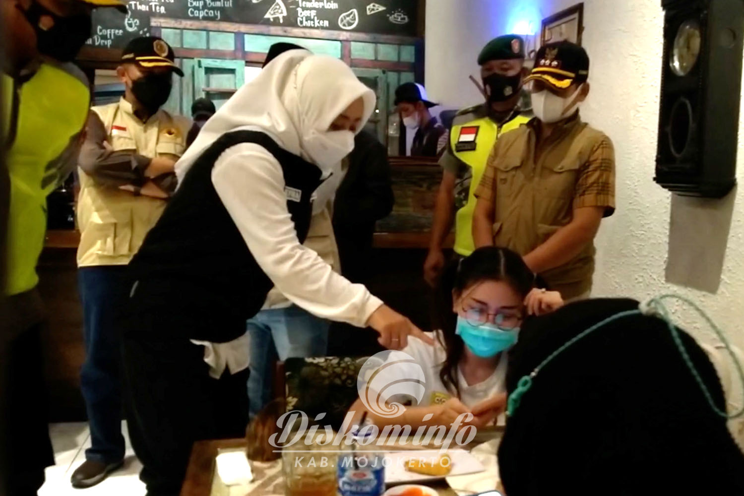 Gelar Pamor Keris, Forkopimda Kabupaten Mojokerto Sasar Kafe Hingga Tempat Gym