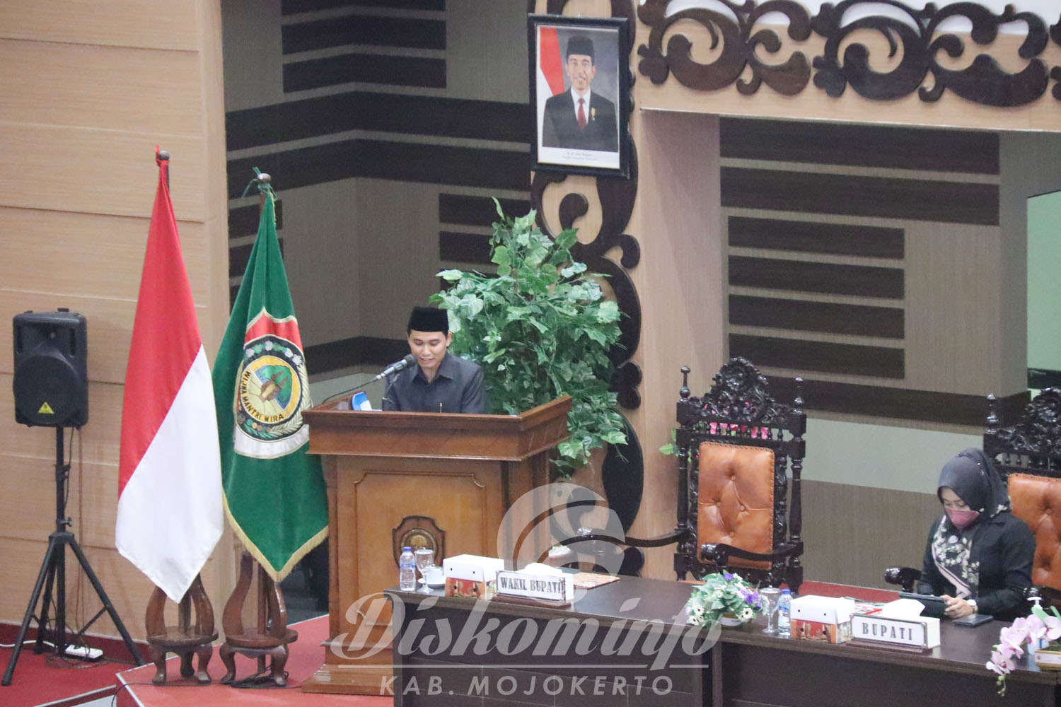 Rapat Paripurna, Bupati Mojokerto Jelaskan LKPJ Tahun 2021