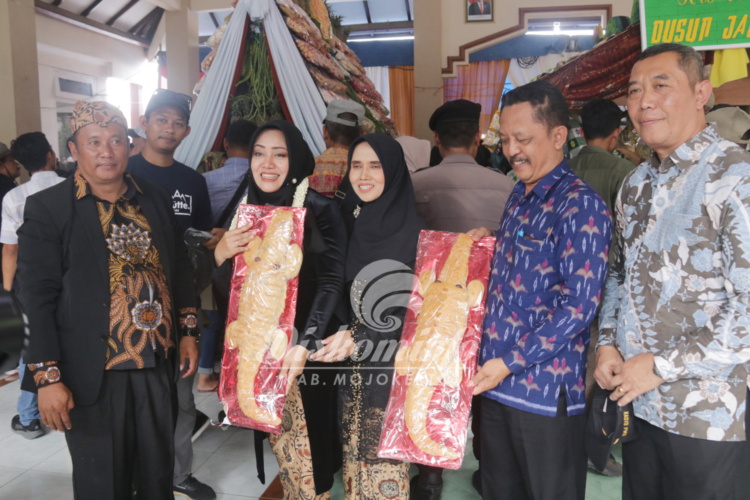 7.000 warga Desa Selotapak Trawas Ramaikan Ruwah Desa, Bupati Ikfina Beri Apresiasi Kekompakannya
