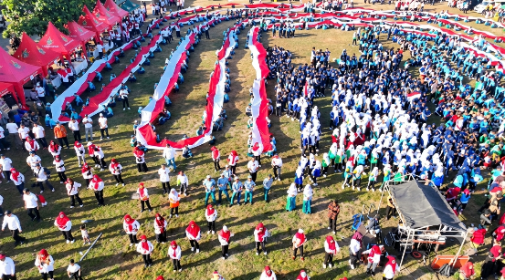 Bentangan Merah Putih Sepanjang 1.000 Meter Buka Rangkaian HUT RI di Kabupaten Mojokerto
