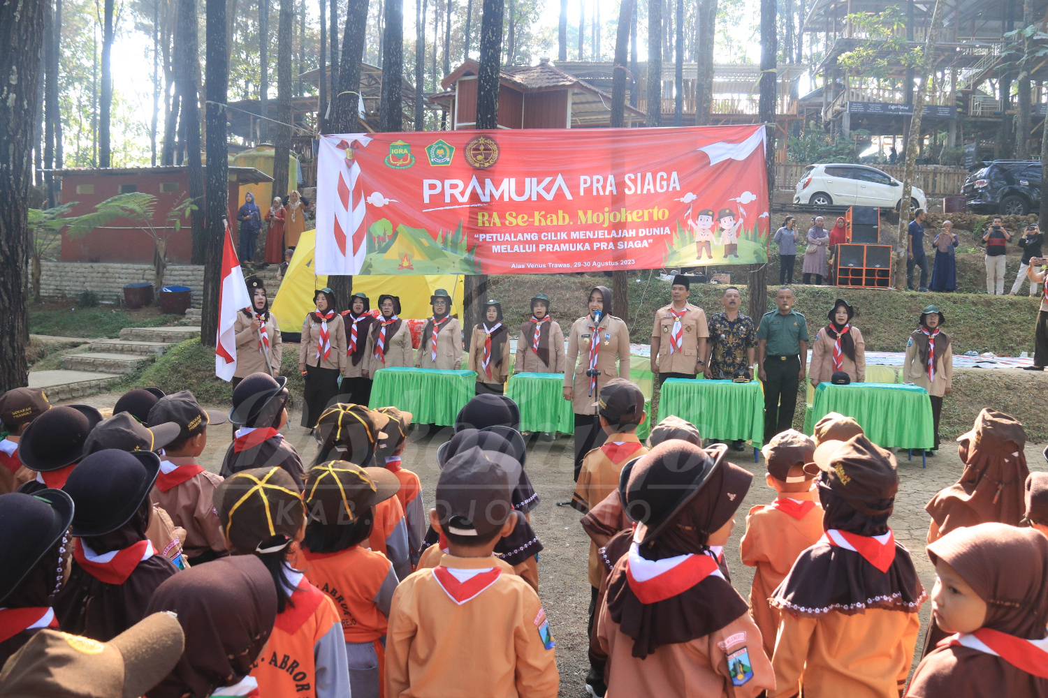 Bentuk Karakter Anak Sejak Dini, Bupati Ikfina Buka Agenda Pramuka Pra Siaga RA