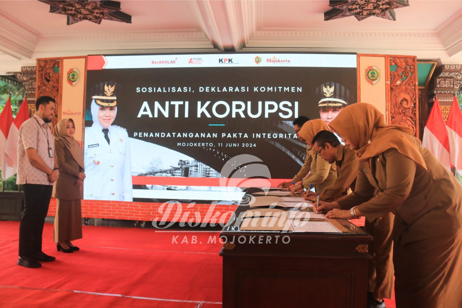 Bersama KPK, Pemkab Mojokerto Tandatangani Pakta Integritas dan Perjanjian Kinerja