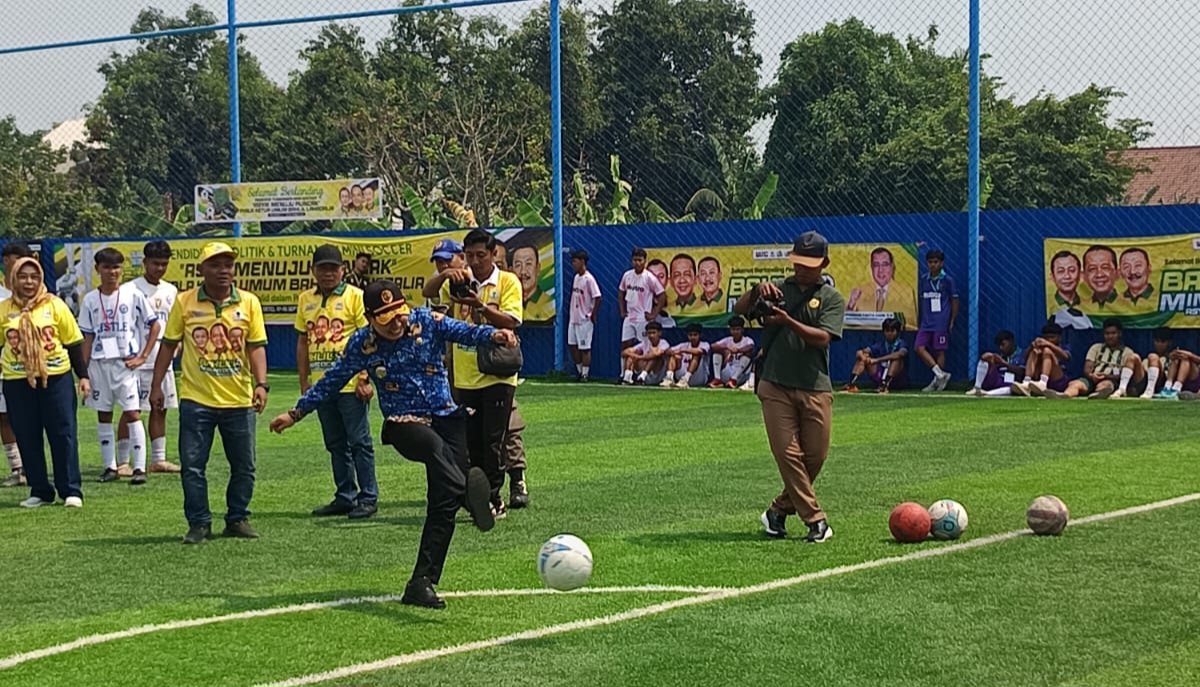 Buka Kompetisi Bahlil Mini Soccer, Bupati Mojokerto Ingatkan Pentingnya Silaturahmi Antar Pelajar