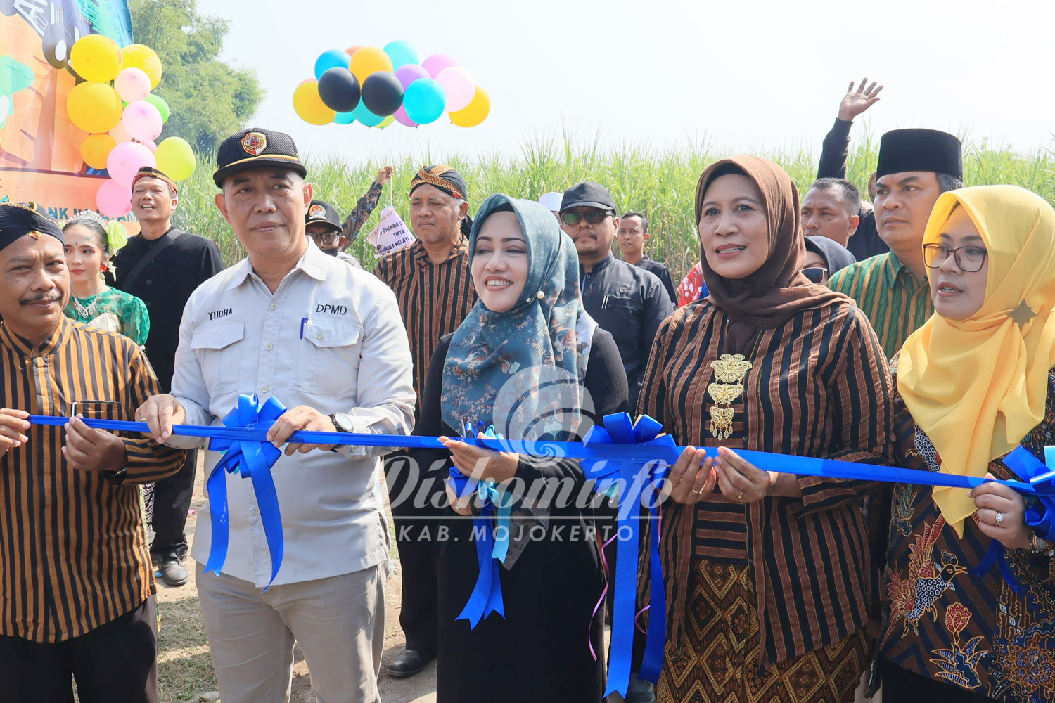 Bupati Ikfina Resmikan Objek Wisata Kolam Renang Desa Mlaten