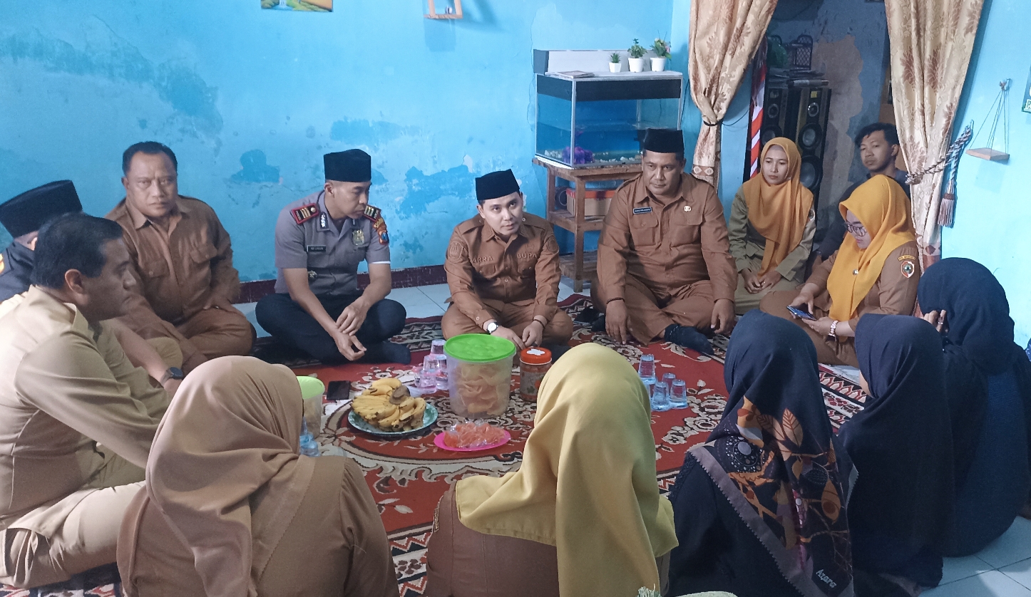 Bupati Mojokerto Kunjungi Keluarga Korban Kecelakaan KM Virgo Transport 8