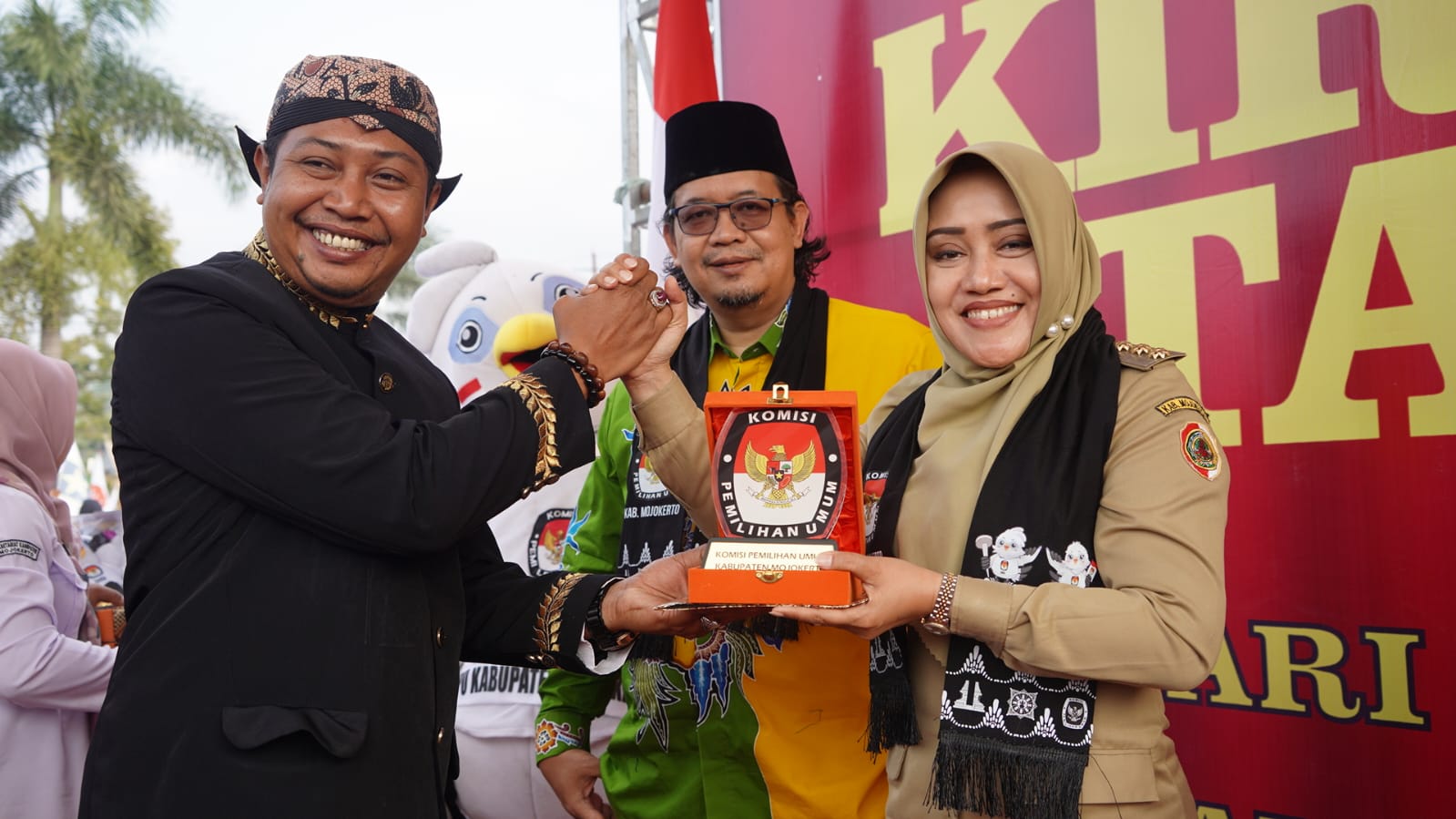 Bupati Mojokerto Sambut Kedatangan Kirab Pemilu
