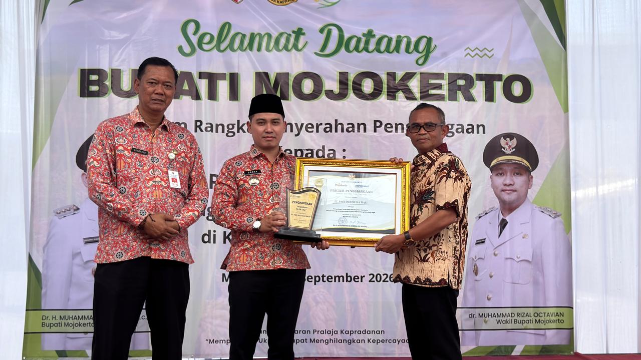 Bupati Mojokerto Serahkan Penghargaan Perusahaan Tertib Ukur kepada PT Padi Indonesia Maju