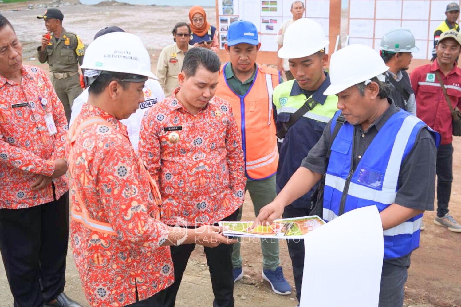 Bupati Mojokerto Tinjau Progres Pekerjaan Stadion Gajah Mada Mojosari