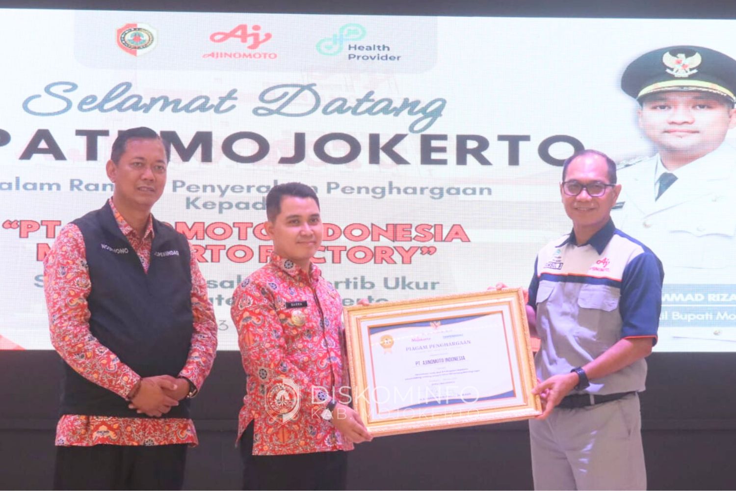 Gus Bupati Mojokerto Berikan Penghargaan Kepada PT Ajinomoto Indonesia