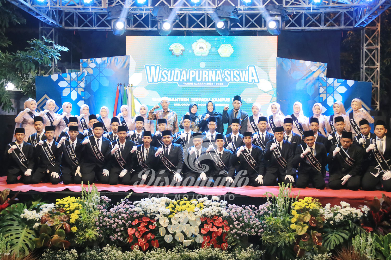 Hadiri Wisuda SMK Pesantren Terpadu Kampus 2, Bupati Ikfina Dorong Wisudawan Cari Pengalaman Kerja