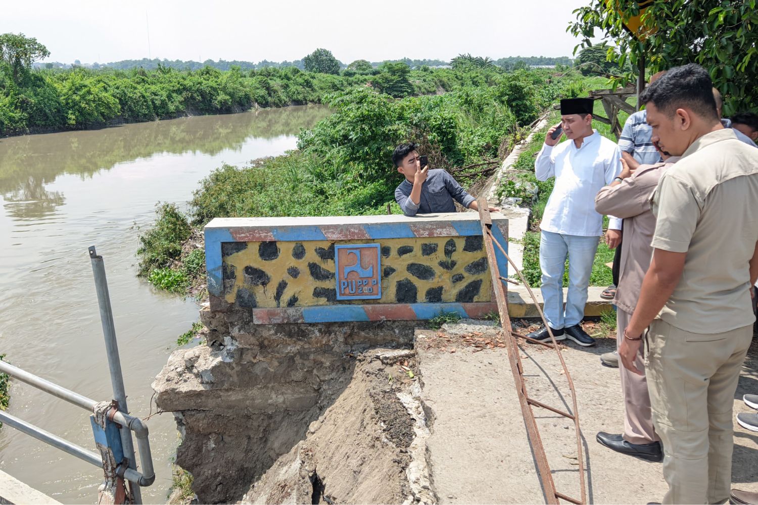Jembatan Putus di Desa Kedunggempol Mojosari, Ini Langkah Cepat Wabup Mojokerto Gus Barra