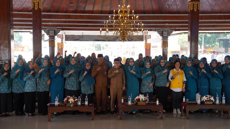 Lantik Ketua TP PKK Kecamatan se-Kabupaten Mojokerto, Gus Bupati Apresiasi Para Kader Tim Penggerak PKK