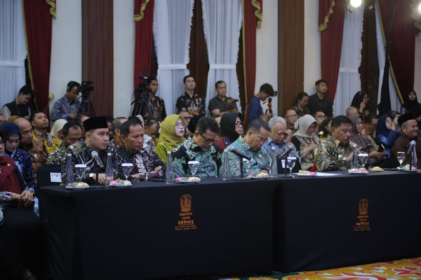 Perkuat Sinergi Investasi dan Pertumbuhan Ekonomi, Bupati Mojokerto Hadiri High Level Meeting Provinsi Jawa Timur