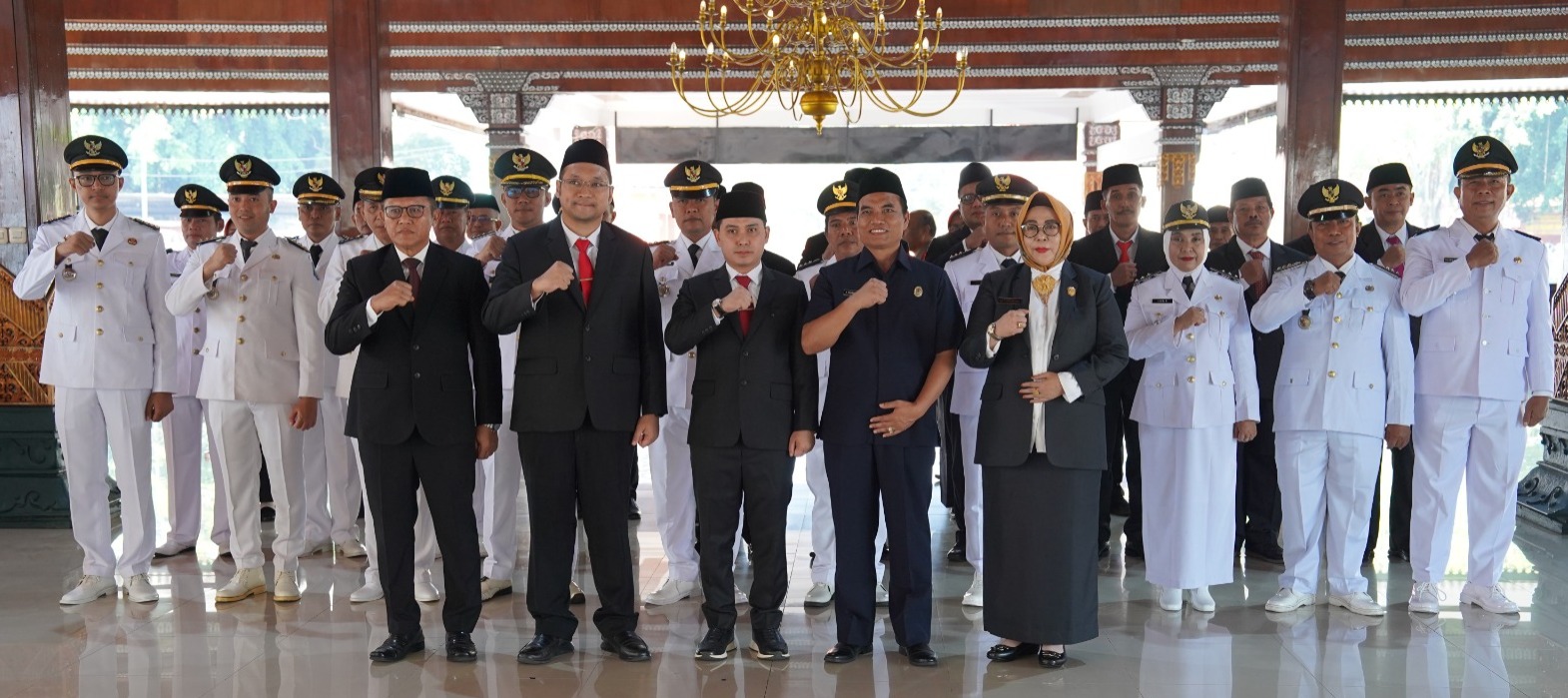 Perkuat Tata Kelola Kepemerintahan, Bupati Mojokerto Lantik 30 Camat & Sekcam