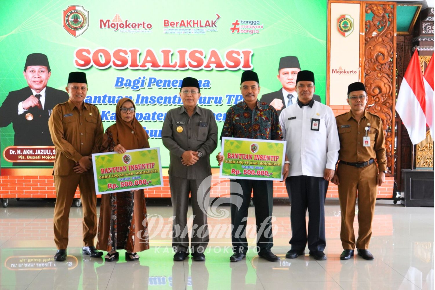PJs Bupati Mojokerto Gelontorkan Bantuan Insentif Rp. 3 Miliar untuk Guru TPQ