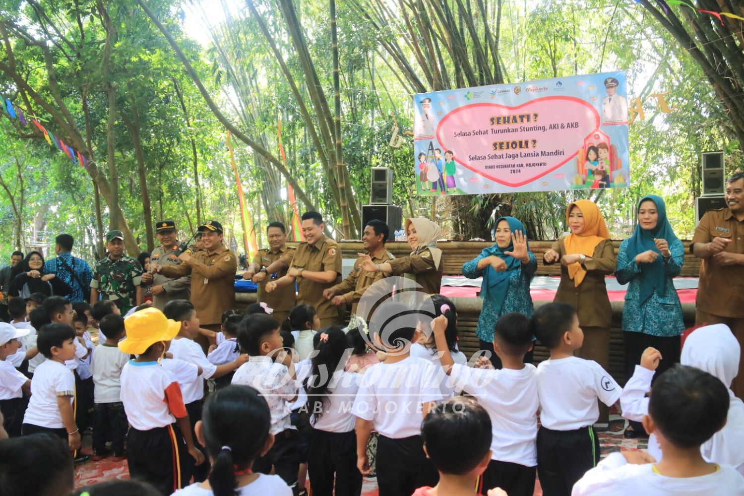 Program Sehati-Sejoli di Desa Warugunung, Bupati Ikfina Jelaskan Alur Terjadinya Stunting Pada Balita