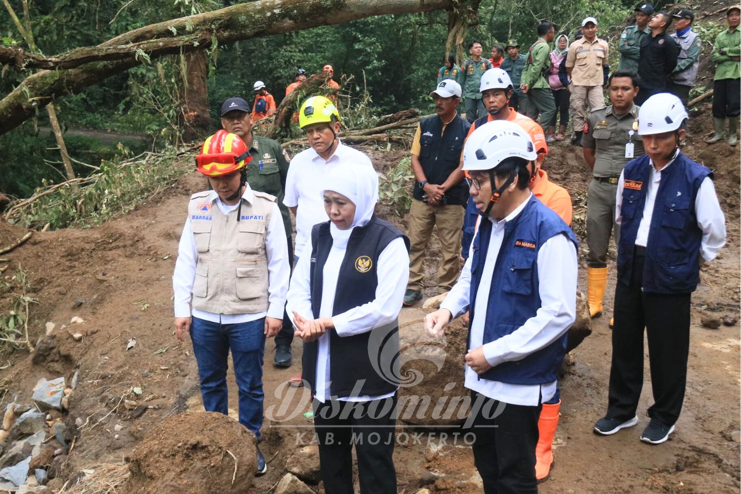 Tinjau Longsor di Jalur Cangar-Pacet, Gubernur Khofifah Siapkan Penanganan Terpadu