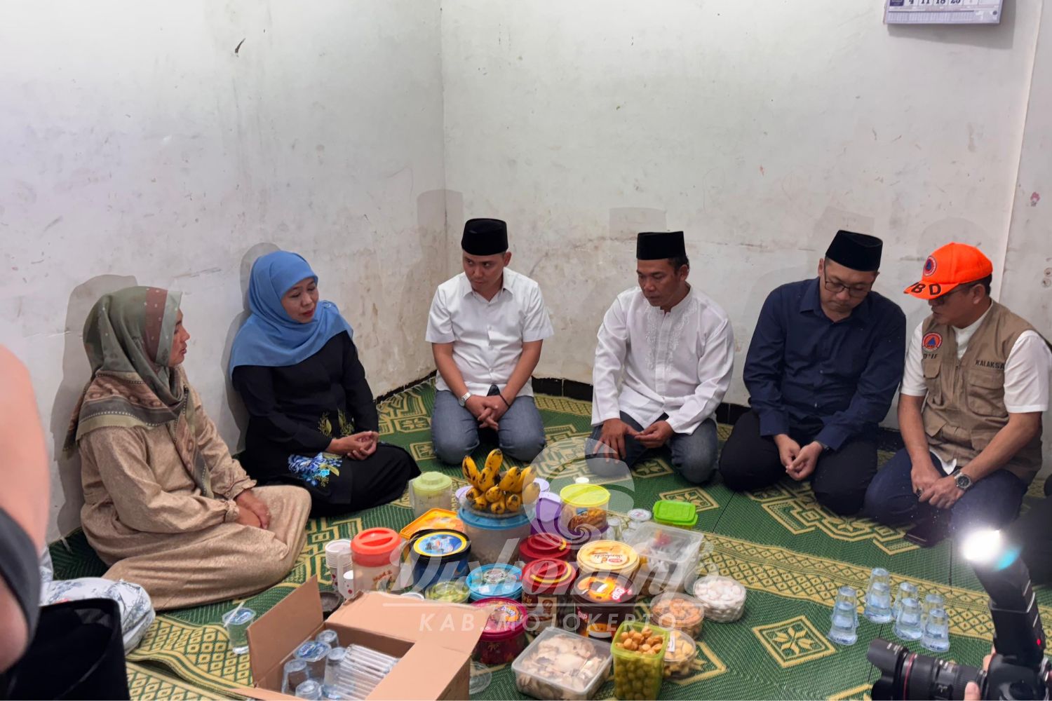 Ungkapkan Belasungkawa Tragedi Cangar, Gubernur Khofifah dan Gus Barra Melayat ke Rumah Duka